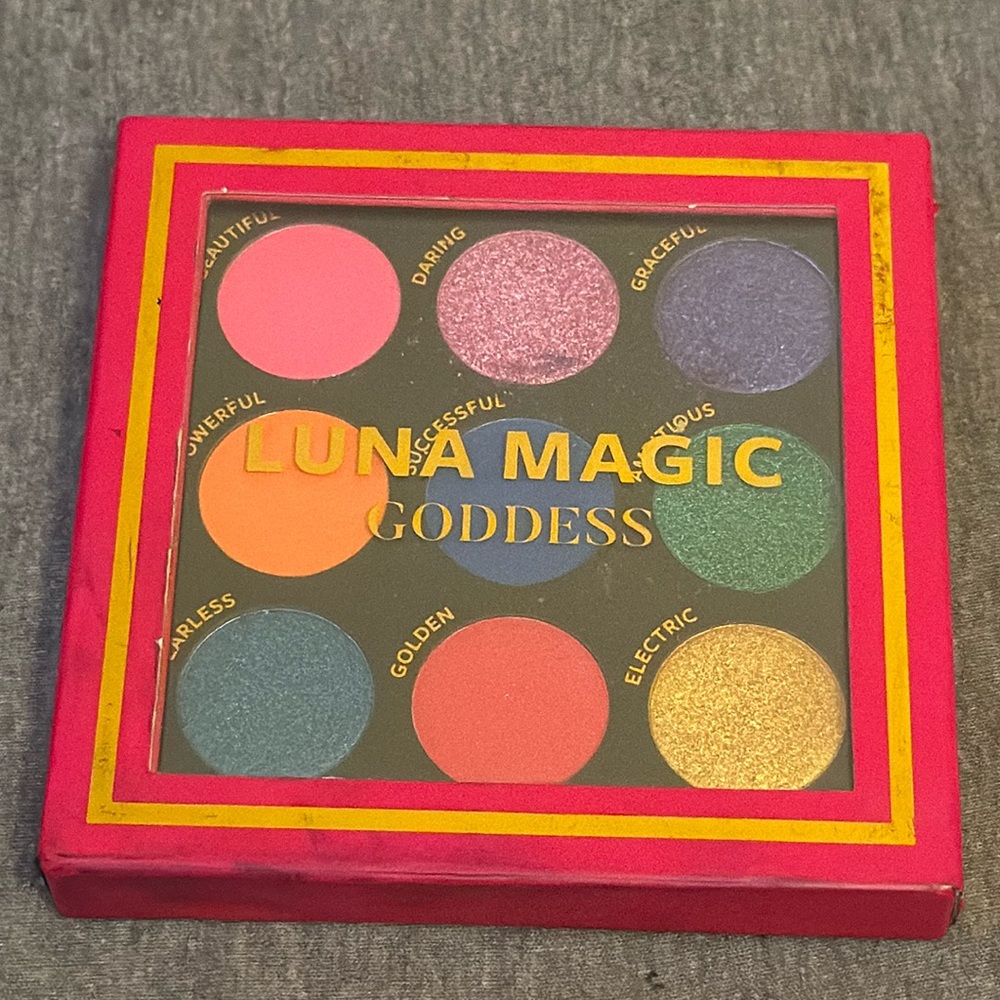 LUNA MAGIC EYE SHADOW PALLET